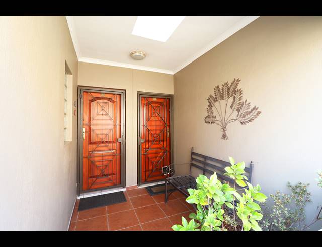 3 BEDROOM APARTMENT FOR SALE IN WAVERLEY